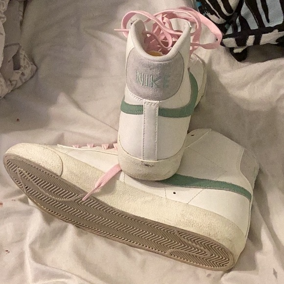 Nike Pink And Green Blazer Mid Men’s Size 9 - Picture 5 of 5